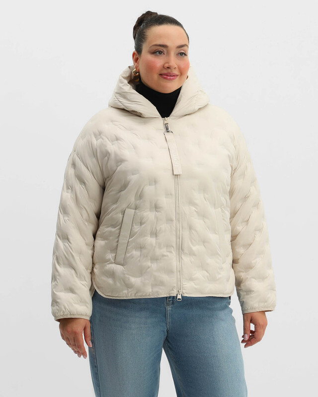 Утепленная куртка с термостежкой и капюшоном на двухсторонней молнии