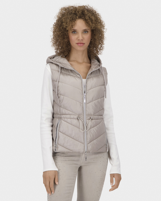 Жилет с двухсторонней молнией и капюшоном на шнурке